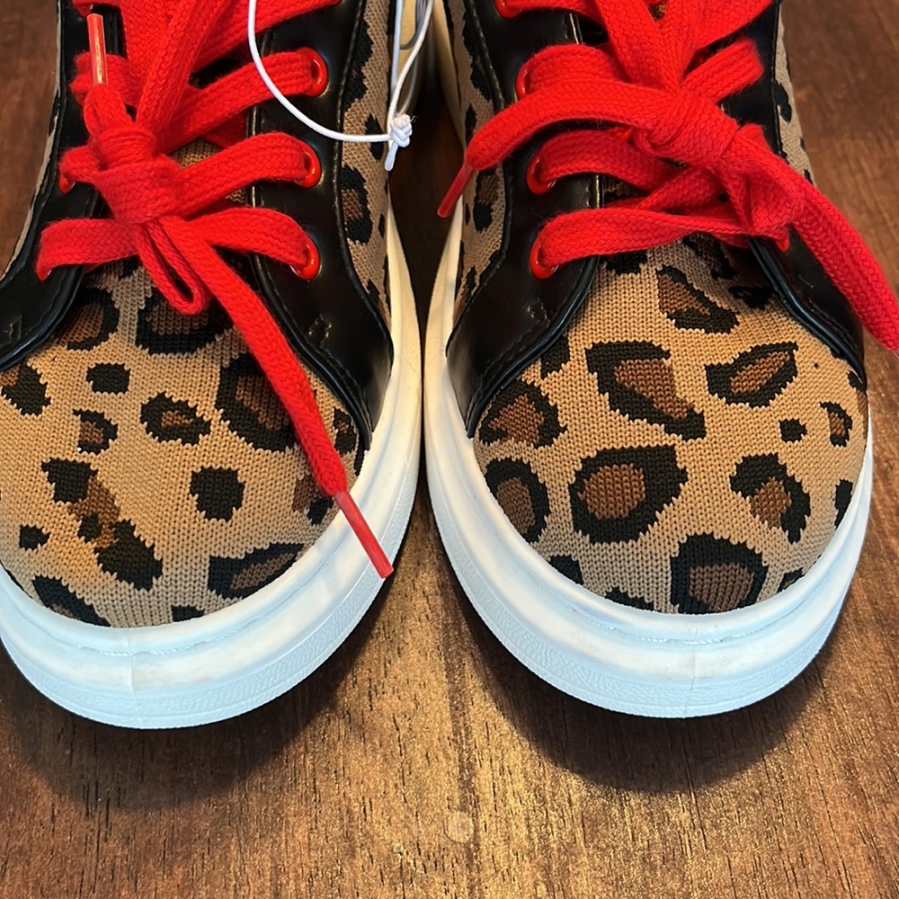 Forever 21 Platform Leopard Fashion Sneakers Size 8 fits like 8.5 worn once! - Picture 5 of 7